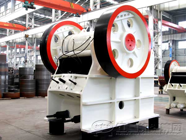 德版高產(chǎn)顎式破碎機(jī)