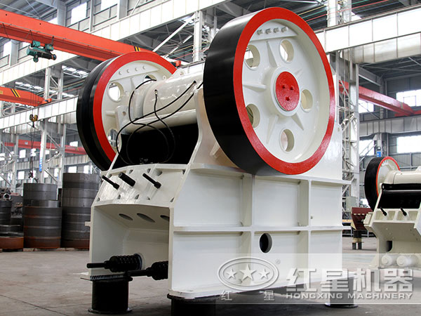 高產(chǎn)顎式破碎機(jī)