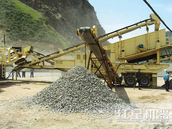 車載移動(dòng)破碎機(jī)客戶現(xiàn)場