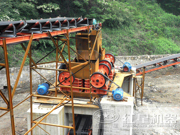 顎式破碎機破碎廠區(qū)