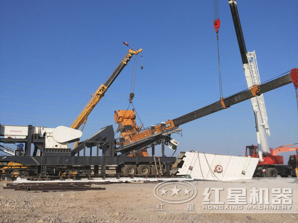 車載流動碎石機智能化加工現(xiàn)場