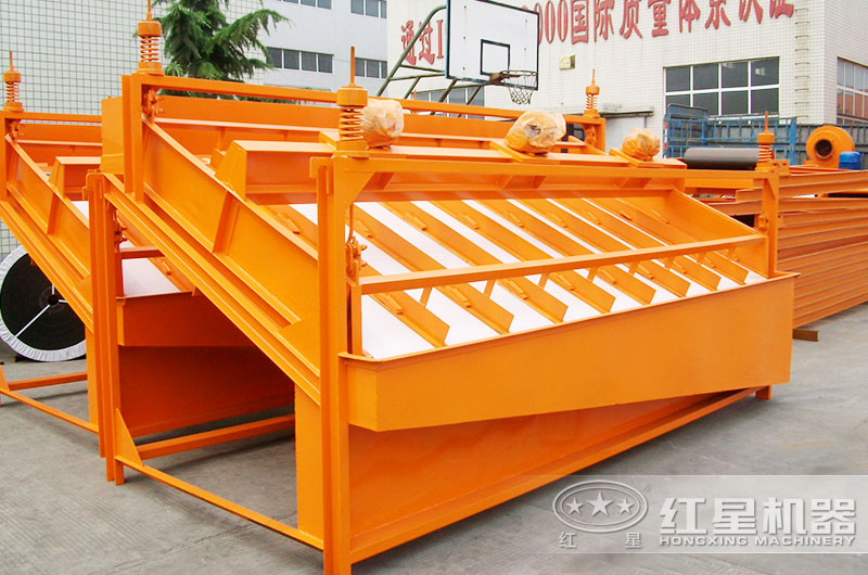 大型礦用振動(dòng)篩型號(hào)、結(jié)構(gòu)及工作原理
