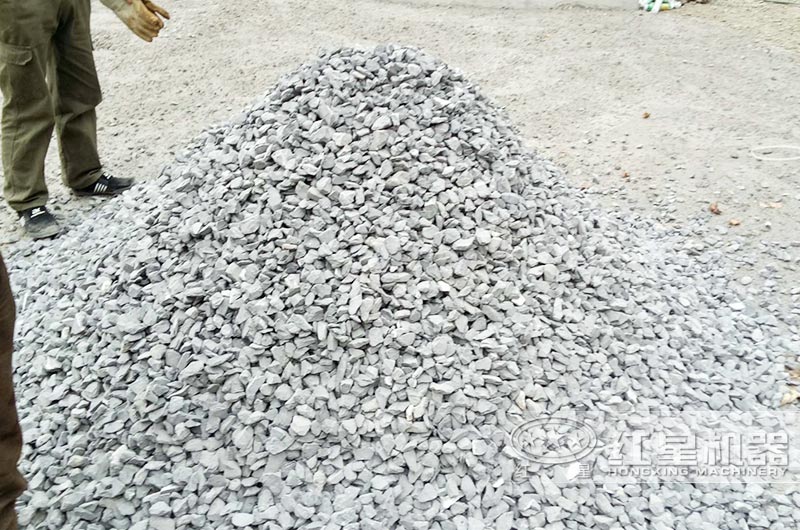 細碎顎式破碎機出料