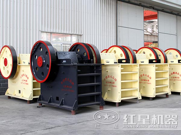 液壓保護(hù)顎式破碎機(jī)