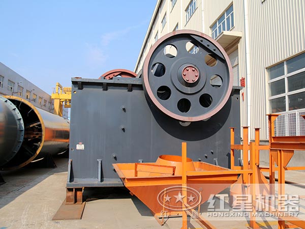 液壓保護(hù)顎式破碎機(jī)