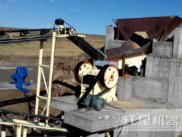 顎式破碎機(jī)加工現(xiàn)場
