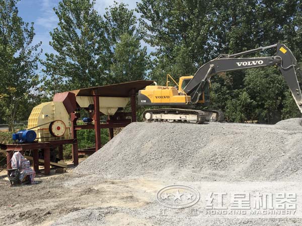 反擊式破碎機(jī)在加工機(jī)制砂