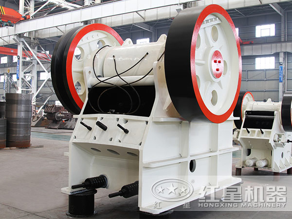 選擇鋁礦石顎式破碎機(jī)直銷商時(shí)需要注意哪些問題