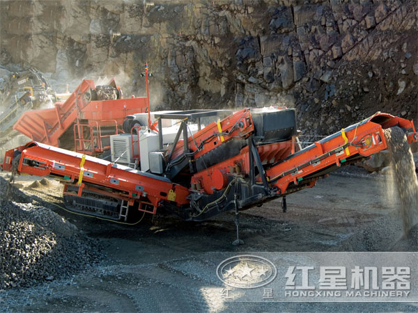 履帶式砼路面移動(dòng)破碎機(jī)
