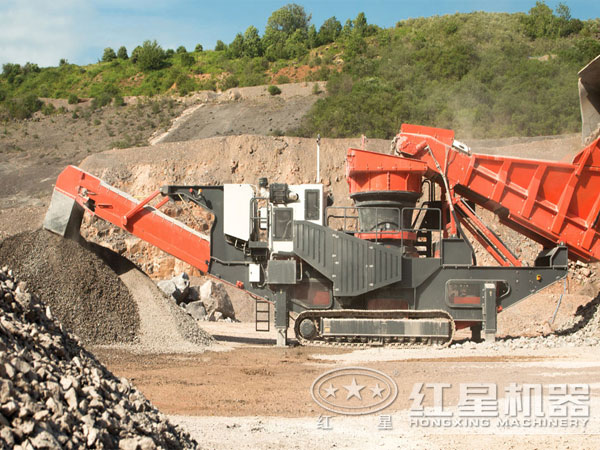 履帶式砼路面移動(dòng)破碎機(jī)加工現(xiàn)場(chǎng)