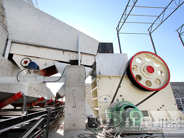 顎式破碎機(jī)加工現(xiàn)場