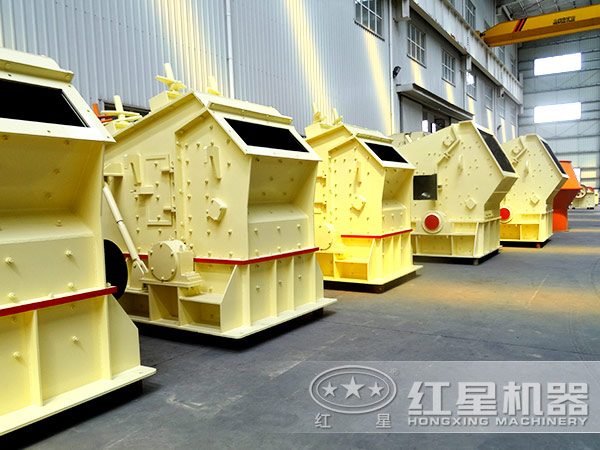 1520反擊式破碎機車間