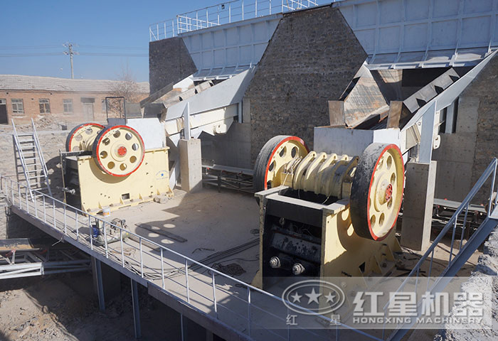 大型超細(xì)碎顎式破碎機(jī)