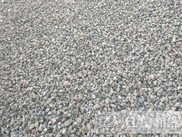 建筑用石料采用300噸移動(dòng)式顎式破碎機(jī)配置可靠_價(jià)格親民