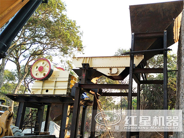 從“經(jīng)典制造” 到“車載移動” ，小型鵝卵石顎式破碎機(jī)能否扛起環(huán)保大旗