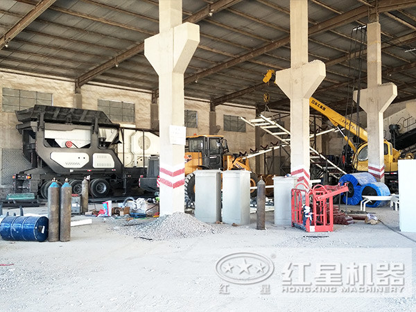 開起來就能跑！日處理兩千噸輪胎式可移動(dòng)破石機(jī)實(shí)現(xiàn)就地加工