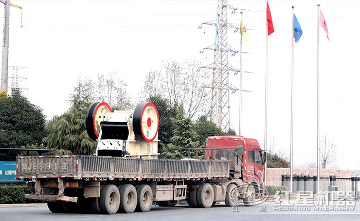 大型石頭顎式破碎機(jī)發(fā)貨中