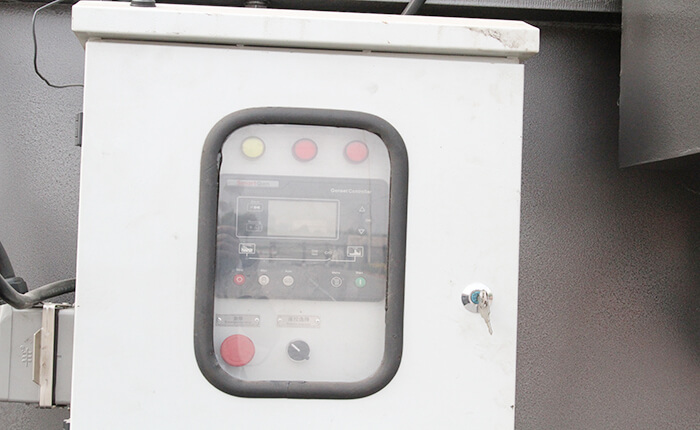 移動砸石機流動作業(yè)，油電兩用走俏破碎市場