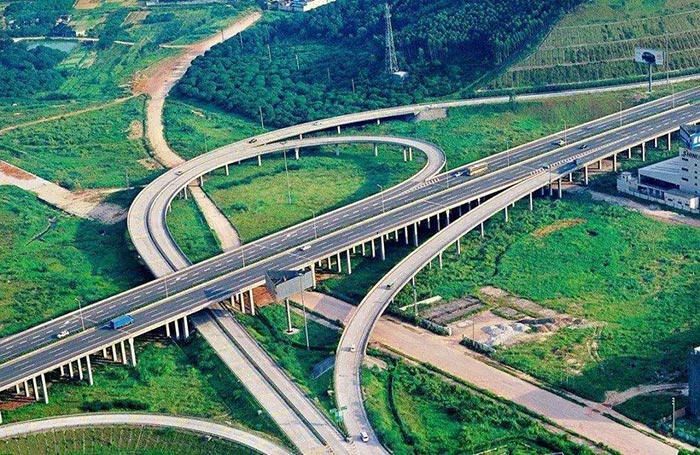 四通八達的公路系統(tǒng)