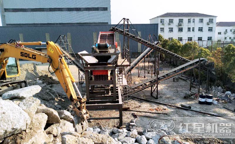 每小時200T的履帶移動式建筑廢料破碎機(jī)