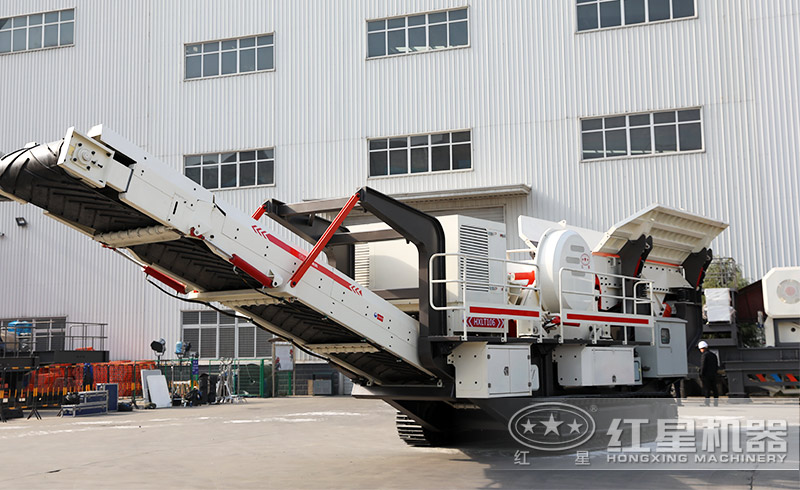 建筑垃圾廢物粉碎用什么設(shè)備？流動碎石機輕松搞定