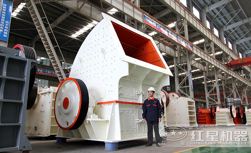 重型錘式巖石破碎機(jī)—“勢如破竹”型綠色巖石破碎機(jī)設(shè)備