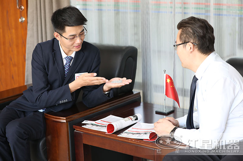 客戶經(jīng)理為用戶定制生產(chǎn)方案