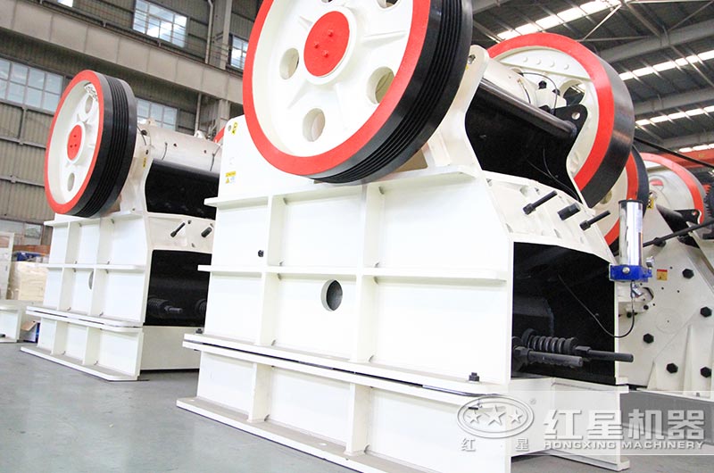 國內(nèi)大型顎式破碎機推動鐵路、公路事業(yè)蓬勃發(fā)展
