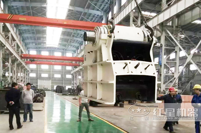 想不想知道大型石頭顎式破碎機(jī)是怎樣的？現(xiàn)場視頻和圖片來啦！